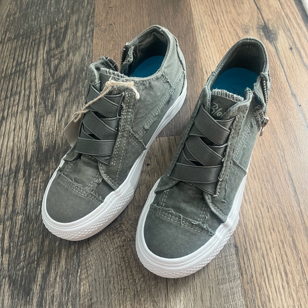 NEW Blowfish Malibu Women's Mamba Sweet Gray Color Washed Canvas Shoes Size 6